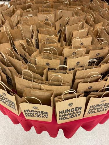 Hunger-knows-no-holiday-2022